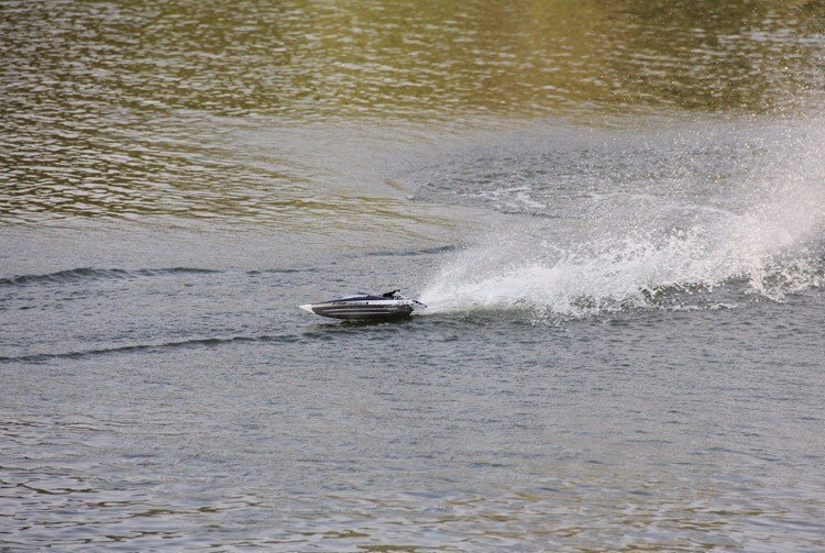 Łódź RC zdalnie sterowana FT011 2.4GHz RTR 65cm Łódź RC zdalnie sterowana FT011 2.4GHz RTR 65cm
